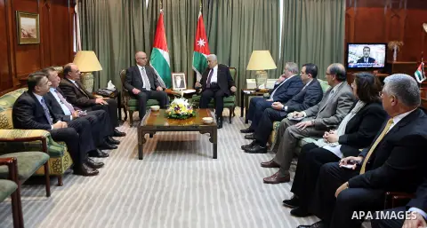 Palestinian Prime Minister Rami Hamdallah meets with Jordanian Prime Minister Abdullah Ensour during his visit in Amman, Jordan, on Feb. 17, 2016. Photo by Prime Minister Office