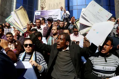 Egyptians take part in a protest to demand jobs in front of the journalists syndicate, in Cairo, Egypt, on February 17, 2016. Photo by Alaa Elkassas