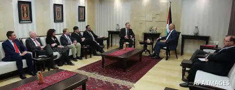 Palestinian Prime Minister Rami Hamdallah meets with British parliamentary delegation in the West Bank city of Ramallah on Feb. 18, 2016. Photo by Prime Minister Office