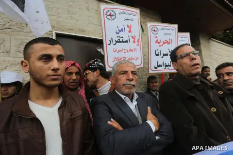 Palestinians take part in a protest demanding release the prisoners in Israeli jails, in front of Red cross office, in Gaza city, on February 22, 2016. Photo by Mohammed Asad