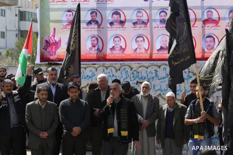 Palestinians take part in a protest demanding release the prisoners in Israeli jails, in Gaza city, on February 28, 2016. Photo by Mohammed Asad