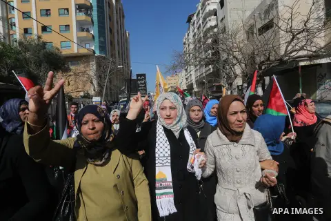 Palestinians take part in a protest demanding release the prisoners in Israeli jails, in Gaza city, on February 29, 2016. Photo by Mohammed Asad