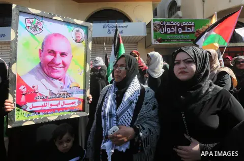 Palestinians take part in a protest demanding release the prisoners in Israeli jails, in Gaza city, on February 29, 2016. Photo by Mohammed Asad