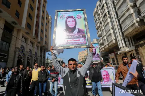 Palestinians take part in a protest demanding release the prisoners in Israeli jails, in Gaza city, on February 29, 2016. Photo by Mohammed Asad