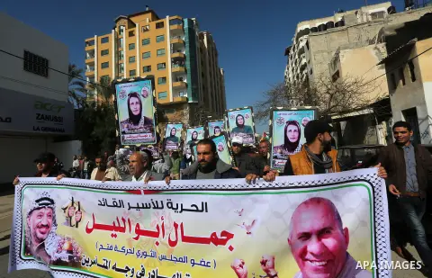 Palestinians take part in a protest demanding release the prisoners in Israeli jails, in Gaza city, on February 29, 2016. Photo by Mohammed Asad
