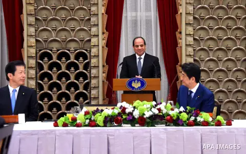 Egyptian President Abdel Fattah al-Sisi speaks to Japanese Prime Minister Shinzo Abe (R) at the start of their meeting at Abe's official residence in Tokyo, Japan, 29 February 2016. Egyptian President Abdel Fattah al-Sis...