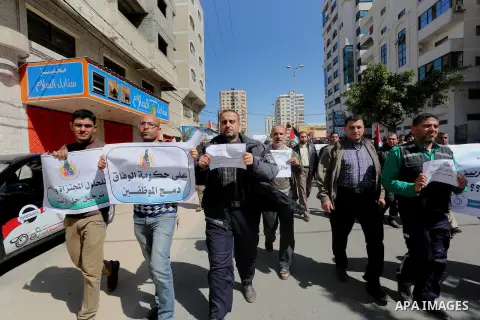 Employees of former Palestinian government take part in a protest to demand for pay their salaries, in Gaza city on March 1, 2016. Photo by Mohammed Asad