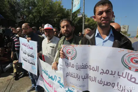 Employees of former Palestinian government take part in a protest to demand for pay their salaries, in Gaza city on March 1, 2016. Photo by Mohammed Asad