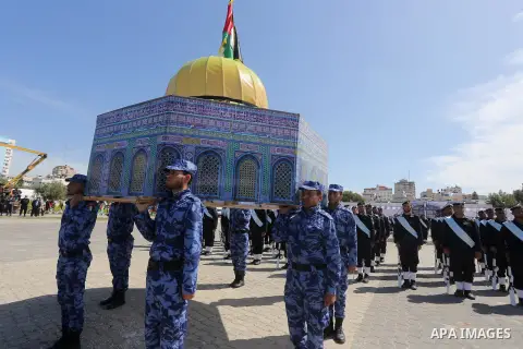 Palestinian members of officers display their skills during a graduation ceremony, in Gaza city, on March 6, 2016. Photo by Mohammed Asad