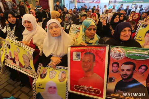 Palestinians take part in a protest demanding release the prisoners in Israeli jails, in front of Red cross office, in Gaza city, on March 7, 2016. Photo by Mohammed Asad