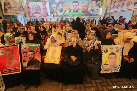 Palestinians take part in a protest demanding release the prisoners in Israeli jails, in front of Red cross office, in Gaza city, on March 7, 2016. Photo by Mohammed Asad