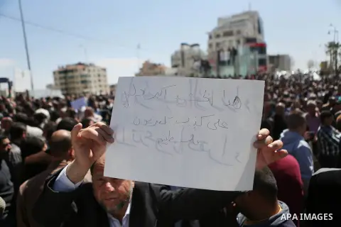 Palestinian teachers take part in a protest to demand their rights in front of the headquarters of the Council of Ministers, in the West bank city of Ramallah, March7, 2016. Photo by Shadi Hatem