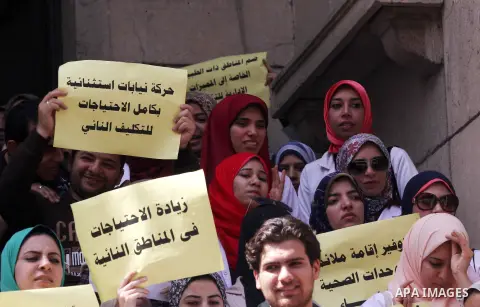Egyptian Doctors take part in a protest to demanding their rights, in Cairo, Egypt, on March 9, 2016. Photo by Amr Sayed