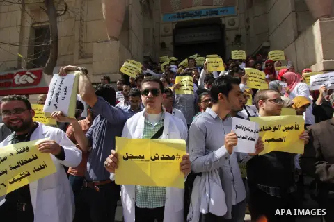 Egyptian Doctors take part in a protest to demanding their rights, in Cairo, Egypt, on March 9, 2016. Photo by Amr Sayed