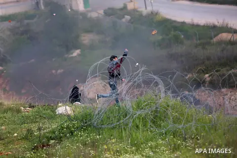 Palestinian protesters clash with Israeli security forces on March 18, 2016, following a demonstration in solidarity with Palestinian prisoners held in Israeli jails, outside the compound of the Israeli-run Ofer prison n...