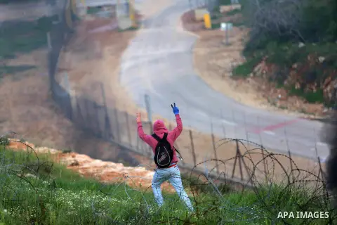 Palestinian protesters clash with Israeli security forces on March 18, 2016, following a demonstration in solidarity with Palestinian prisoners held in Israeli jails, outside the compound of the Israeli-run Ofer prison n...