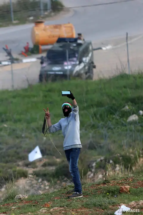 Palestinian protesters clash with Israeli security forces on March 18, 2016, following a demonstration in solidarity with Palestinian prisoners held in Israeli jails, outside the compound of the Israeli-run Ofer prison n...