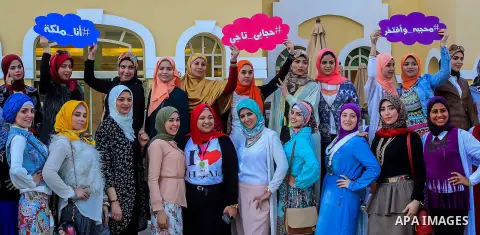 Egyptian girls take part in a competition hijab queen, in Cairo, on March 19, 2016. Photo by Amr Sayed