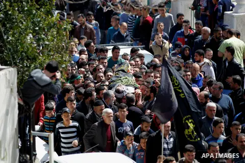Palestinians carry the body of 19-year old Mahmoud Abu Fanoneh during his funeral in the West Bank city of Hebron, 19 March 2016. Mahmoud who according to the Israeli Army attempted to kill an Israeli soldier at a main r...