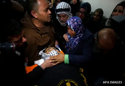 Palestinians carry the body of 19-year old Mahmoud Abu Fanoneh during his funeral in the West Bank city of Hebron, 19 March 2016. Mahmoud who according to the Israeli Army attempted to kill an Israeli soldier at a main r...