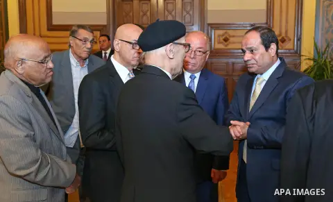 Egyptian President Abdel Fattah al-Sisi meets with members of Egyptian thinkers and writers in Cairo, Egypt, on March 22, 2016. Photo by Egyptian President Office