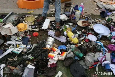 Palestinian vendors display all kinds of used goods at El-Yarmouk market in Gaza city, on March 26, 2016. Photo by Mohammed Asad