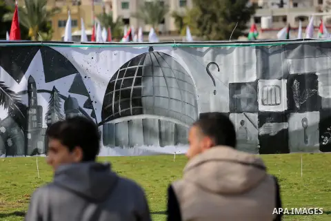 Palestinians walk past a mural during a rally marking Land Day, in Gaza City March 30, 2016. March 30 marks Land Day, the annual commemorations of the killing by police of six Arab citizens in 1976 during protests agains...