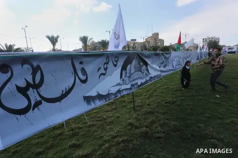 Palestinians walk past a mural during a rally marking Land Day, in Gaza City March 30, 2016. March 30 marks Land Day, the annual commemorations of the killing by police of six Arab citizens in 1976 during protests agains...