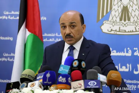 Palestinian Minister of public works and housing, Mofeed al-Hasayna speaks during a press conference in Gaza city on March 31, 2016. Photo by Mohammed Asad