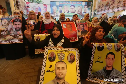 Palestinians take part in a protest demanding release the prisoners in Israeli jails, in front of Red cross office, in Gaza city, on April 4, 2016. Photo by Mohammed Asad