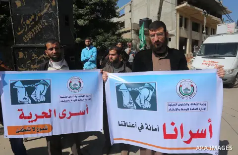 Palestinians take part in a protest demanding release the prisoners in Israeli jails, in front of Red cross office, in Gaza city, on April 4, 2016. Photo by Mohammed Asad