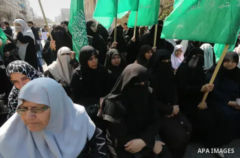 Palestinians take part in a protest demanding release the prisoners in Israeli jails, in front of Red cross office, in Gaza city, on April 4, 2016. Photo by Mohammed Asad