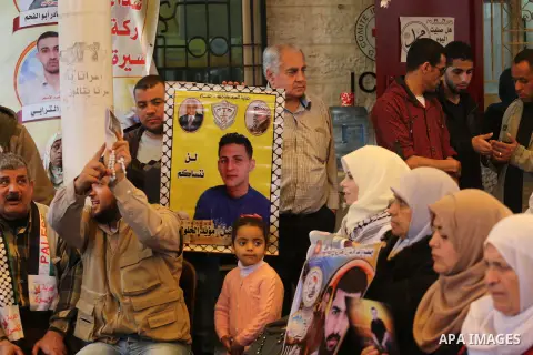 Palestinians take part in a protest demanding release the prisoners in Israeli jails, in front of Red cross office, in Gaza city, on April 4, 2016. Photo by Mohammed Asad