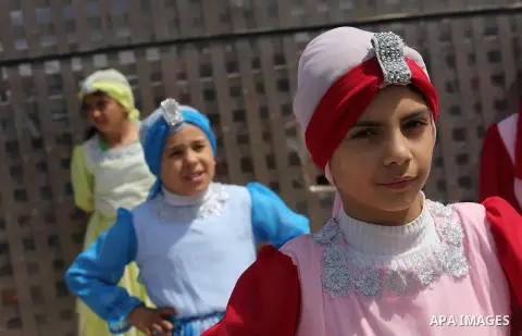 Palestinian children take part in a ceremony to mark Palestinian child day in Gaza seaport, on April 6, 2016. Photo by Mohammed Asad