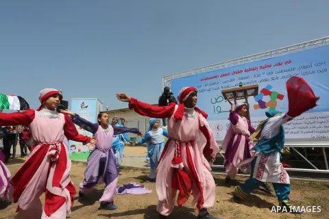Palestinian children take part in a ceremony to mark Palestinian child day in Gaza seaport, on April 6, 2016. Photo by Mohammed Asad