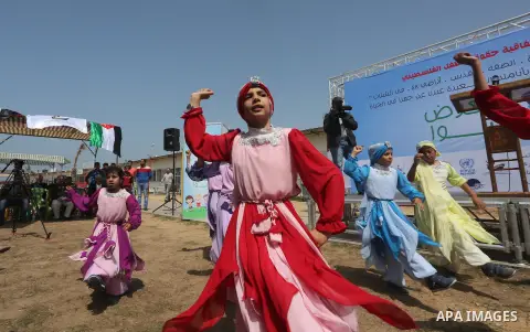 Palestinian children take part in a ceremony to mark Palestinian child day in Gaza seaport, on April 6, 2016. Photo by Mohammed Asad
