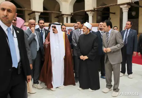 A handout picture made available by al-Azhar media center on April 9, 2016 shows the Grand Imam of al-Azhar Sheikh Ahmed al-Tayeb and Saudi King Salman bin Abdulaziz visiting the mosque at al-Azhar headquarters, the most...