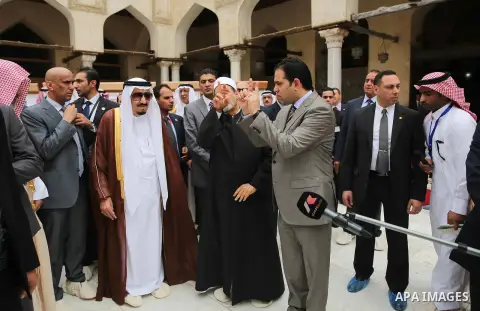 A handout picture made available by al-Azhar media center on April 9, 2016 shows the Grand Imam of al-Azhar Sheikh Ahmed al-Tayeb and Saudi King Salman bin Abdulaziz visiting the mosque at al-Azhar headquarters, the most...