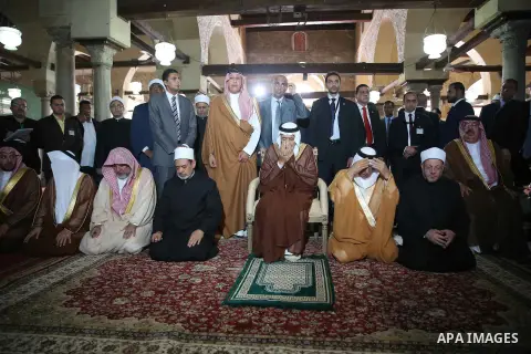 A handout picture made available by al-Azhar media center on April 9, 2016 shows the Grand Imam of al-Azhar Sheikh Ahmed al-Tayeb and Saudi King Salman bin Abdulaziz visiting the mosque at al-Azhar headquarters, the most...
