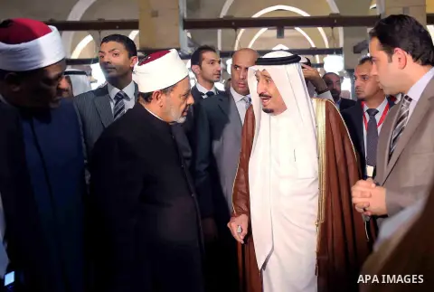 A handout picture made available by al-Azhar media center on April 9, 2016 shows the Grand Imam of al-Azhar Sheikh Ahmed al-Tayeb and Saudi King Salman bin Abdulaziz visiting the mosque at al-Azhar headquarters, the most...