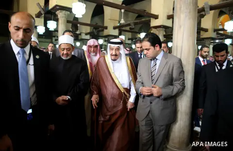 A handout picture made available by al-Azhar media center on April 9, 2016 shows the Grand Imam of al-Azhar Sheikh Ahmed al-Tayeb and Saudi King Salman bin Abdulaziz visiting the mosque at al-Azhar headquarters, the most...