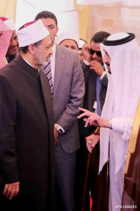 A handout picture made available by al-Azhar media center on April 9, 2016 shows the Grand Imam of al-Azhar Sheikh Ahmed al-Tayeb and Saudi King Salman bin Abdulaziz visiting the mosque at al-Azhar headquarters, the most...