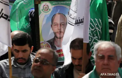 Palestinians take part during a protest to show solidarity with Al-Aqsa mosque and Palestinians in the West Bank occupied, in front of Red cross office, in Gaza city, on April 11, 2016. Photo by Mohammed Asad