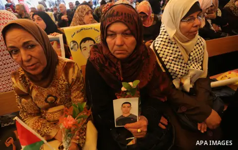 Palestinians take part in a protest demanding release the prisoners in Israeli jails, in front of Red cross office, in Gaza city, on April 11, 2016. Photo by Mohammed Asad