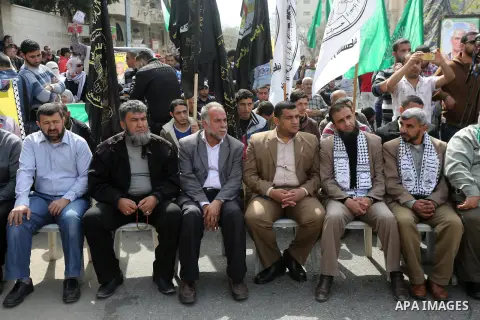 Palestinians take part during a protest to show solidarity with Al-Aqsa mosque and Palestinians in the West Bank occupied, in front of Red cross office, in Gaza city, on April 11, 2016. Photo by Mohammed Asad