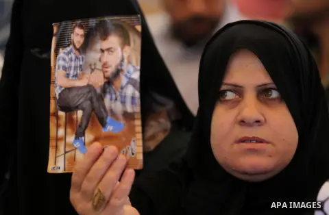 Palestinians take part in a protest demanding release the prisoners in Israeli jails, in front of Red cross office, in Gaza city, on April 11, 2016. Photo by Mohammed Asad