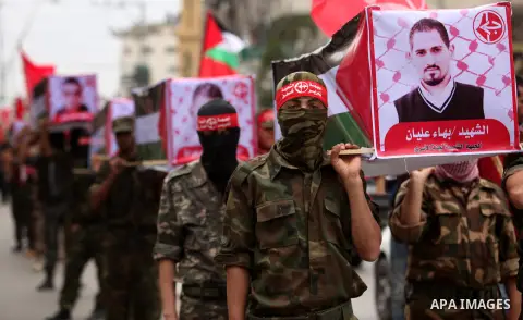 Supporters of the Popular Front for the Liberation of Palestine (PFLP) take part in a protest against the policies of Palestinian President Mahmoud Abbas, in Gaza City April 12, 2016. Photo by Ashraf Amra