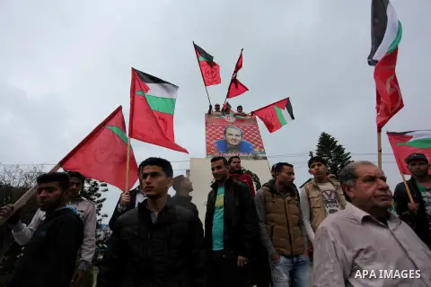 Supporters of the Popular Front for the Liberation of Palestine (PFLP) take part in a protest against the policies of Palestinian President Mahmoud Abbas, in Gaza City April 12, 2016. Photo by Ashraf Amra