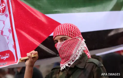 Supporters of the Popular Front for the Liberation of Palestine (PFLP) take part in a protest against the policies of Palestinian President Mahmoud Abbas, in Gaza City April 12, 2016. Photo by Ashraf Amra