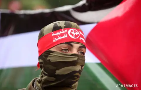 Supporters of the Popular Front for the Liberation of Palestine (PFLP) take part in a protest against the policies of Palestinian President Mahmoud Abbas, in Gaza City April 12, 2016. Photo by Ashraf Amra